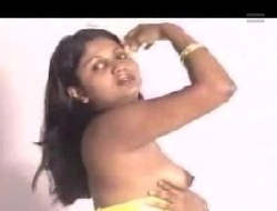 Indian tarts flaunt their tits